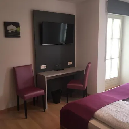 Gaestehaus Schuehle Guest house Tettnang